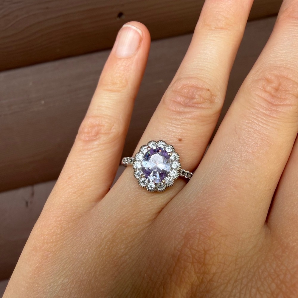 Costume Cocktail Halo Ring Womens Size 8 Purple Silver Tone Oval Faux Amethyst